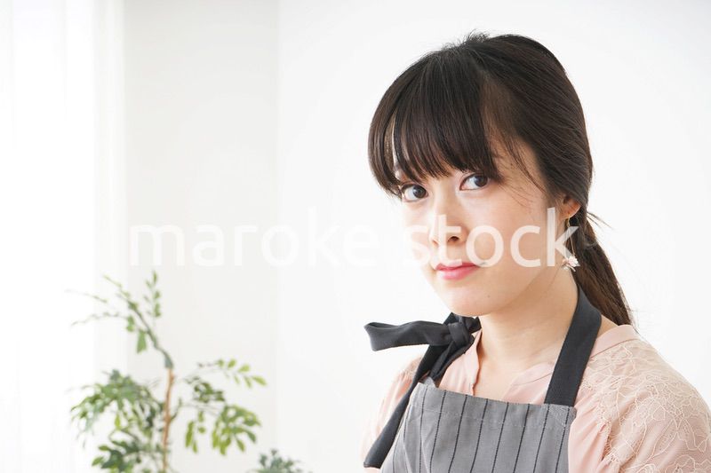 笑顔のカフェスタッフ