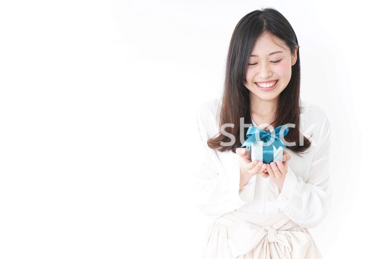 プレゼントと若い女性