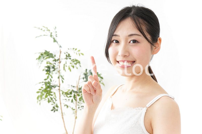 ビューティーアドバイスをする女性