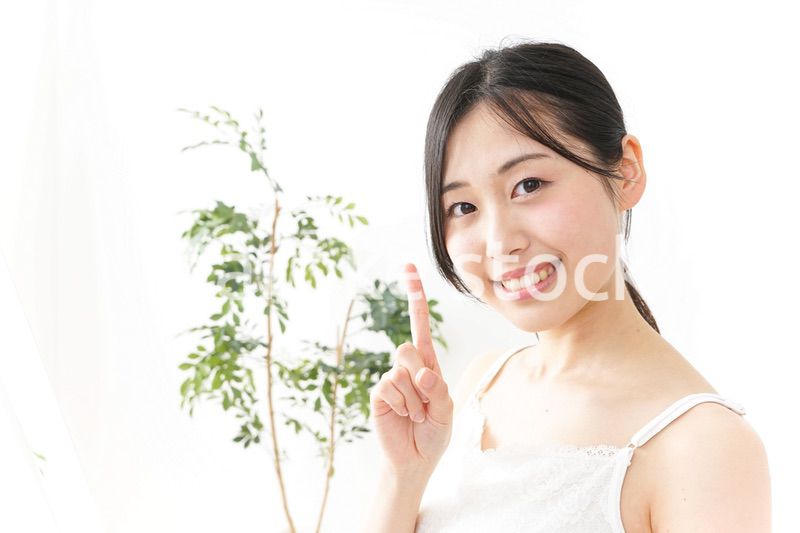 ビューティーアドバイスをする女性