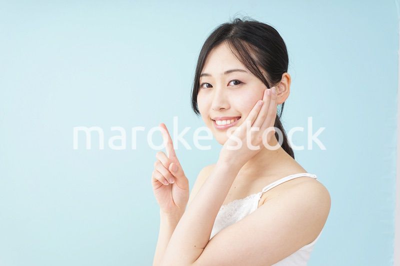 ビューティーアドバイスをする女性