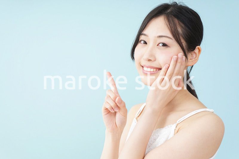 ビューティーアドバイスをする女性