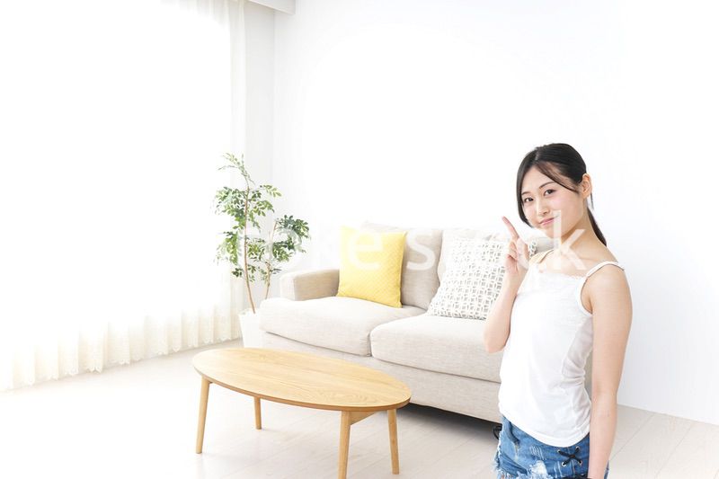 ビューティーアドバイスをする女性