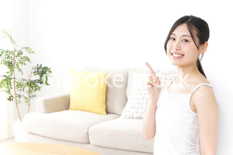 ビューティーアドバイスをする女性