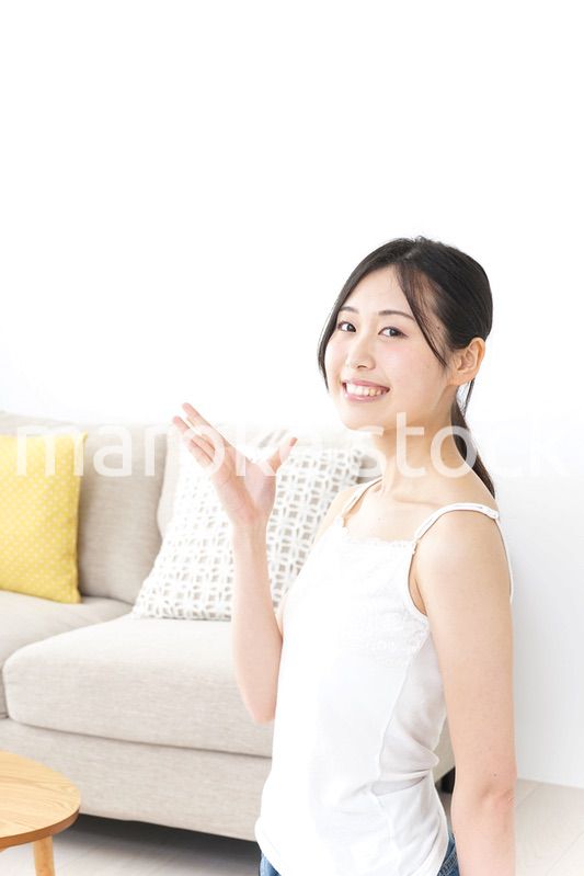 ビューティーアドバイスをする女性