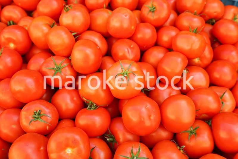 市場に並ぶ新鮮なフルーツ