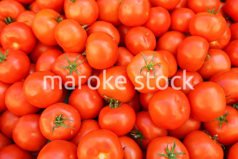 市場に並ぶ新鮮なフルーツ