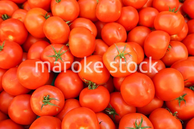 市場に並ぶ新鮮なフルーツ