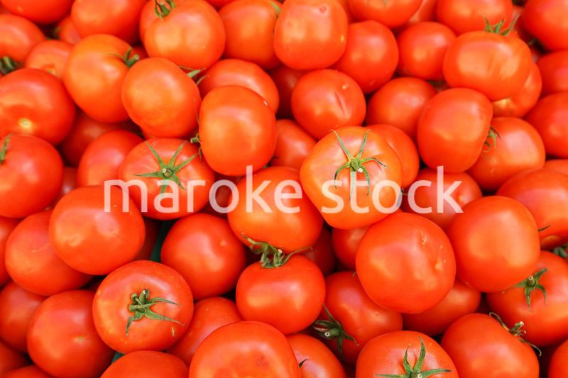 市場に並ぶ新鮮なフルーツ