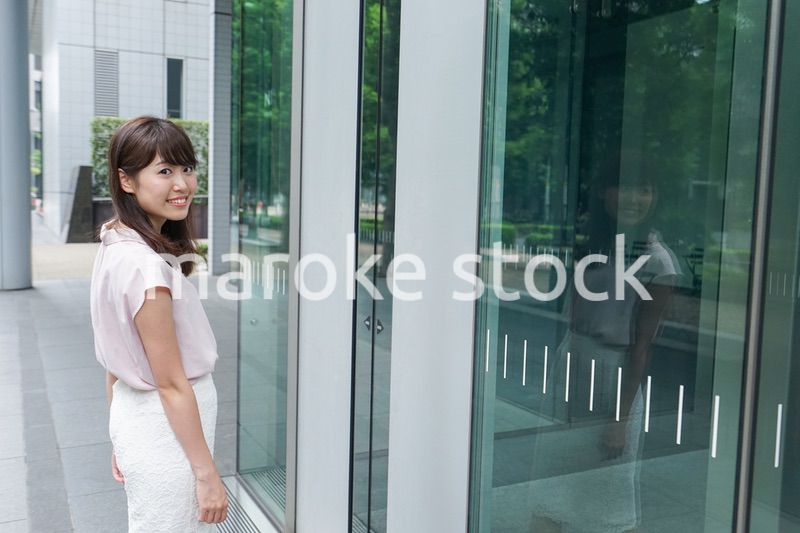 ビジネスカジュアル女性