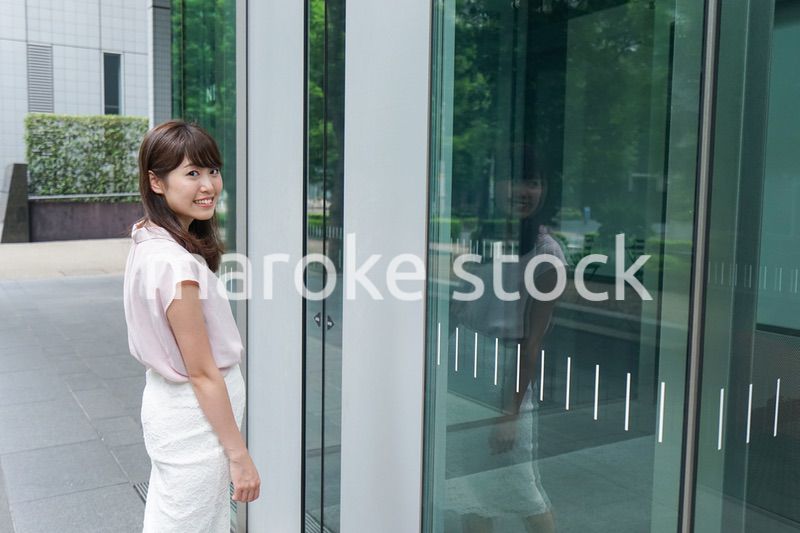 ビジネスカジュアル女性