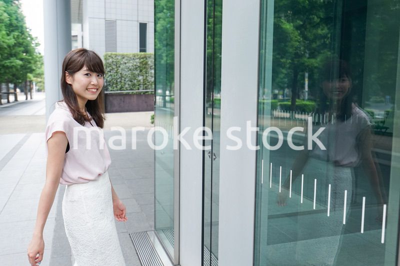 ビジネスカジュアル女性