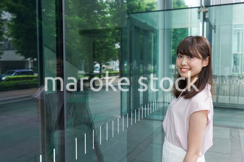 ビジネスカジュアル女性