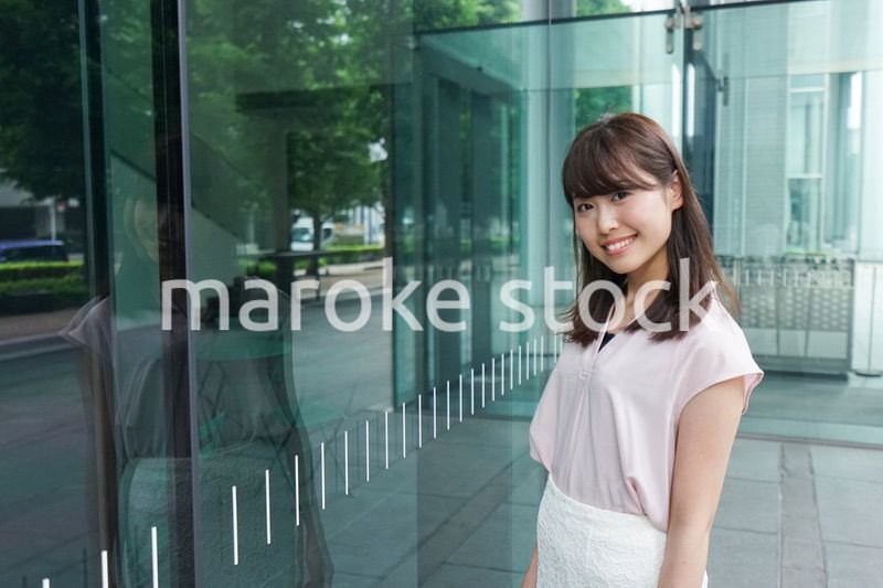 ビジネスカジュアル女性