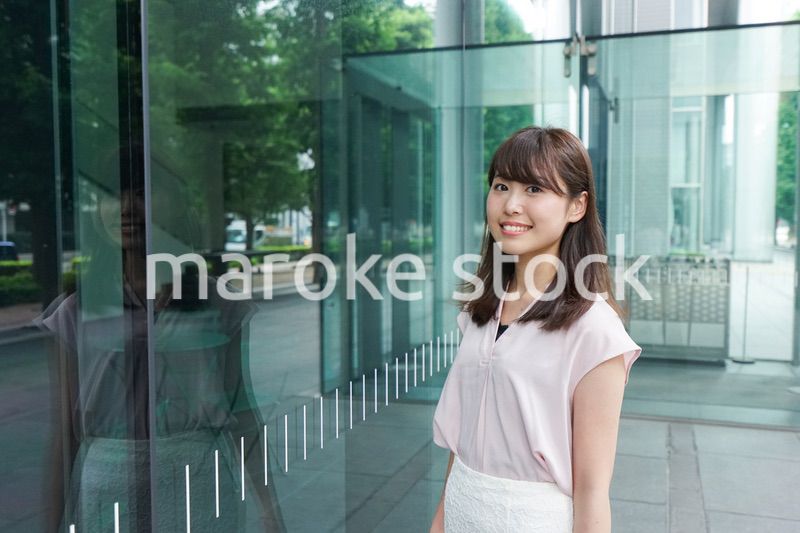 ビジネスカジュアル女性