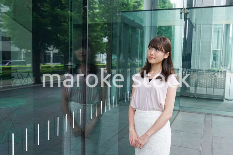 ビジネスカジュアル女性