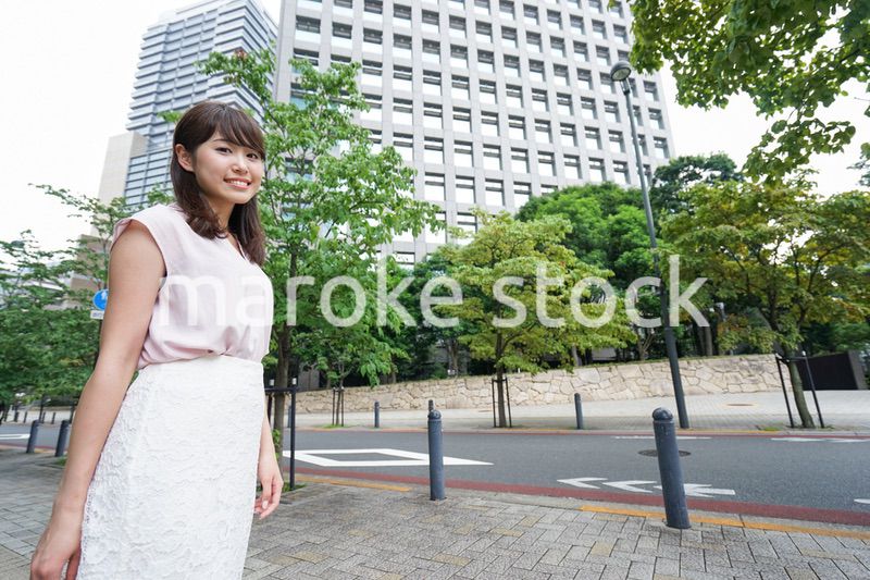 ビジネスカジュアル女性