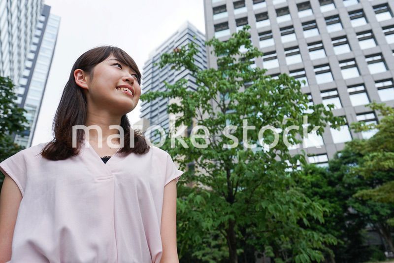 ビジネスカジュアル女性