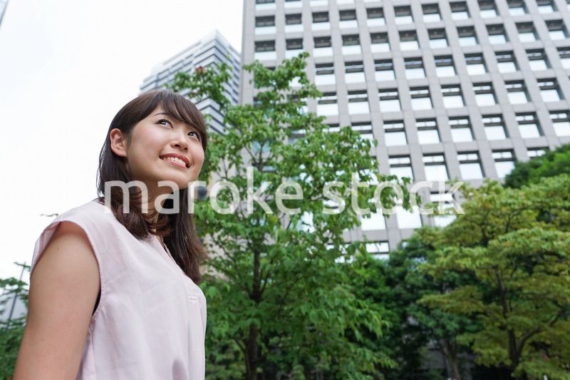 ビジネスカジュアル女性