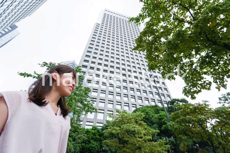 ビジネスカジュアル女性