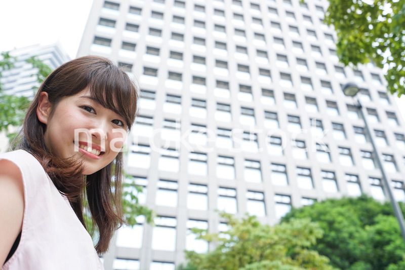 ビジネスカジュアル女性