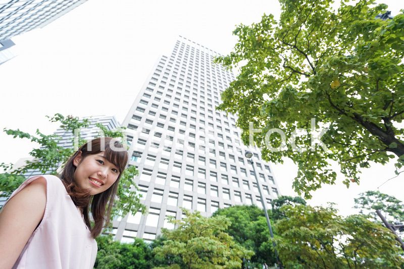 ビジネスカジュアル女性