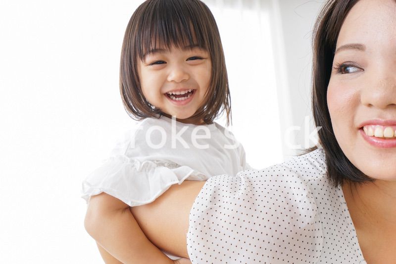 母親 抱っこ 子ども