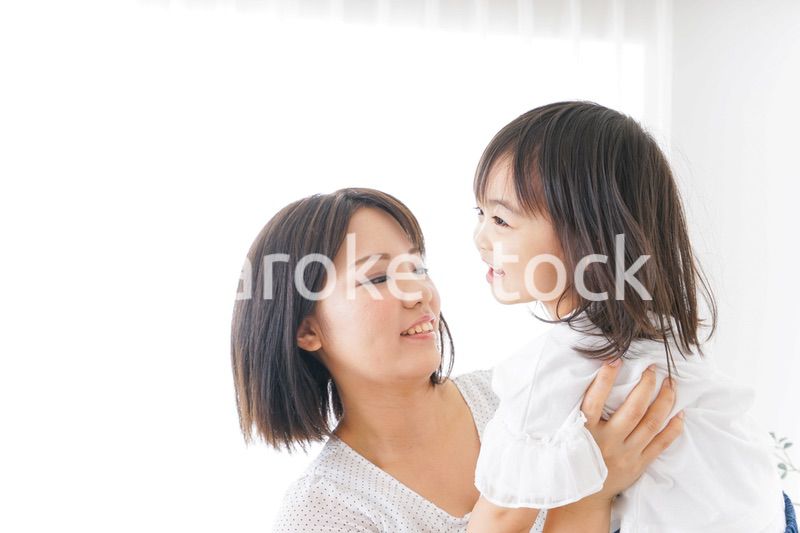 母親 抱っこ 子ども