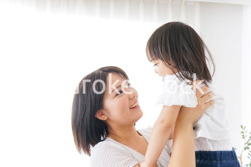 母親 抱っこ 子ども