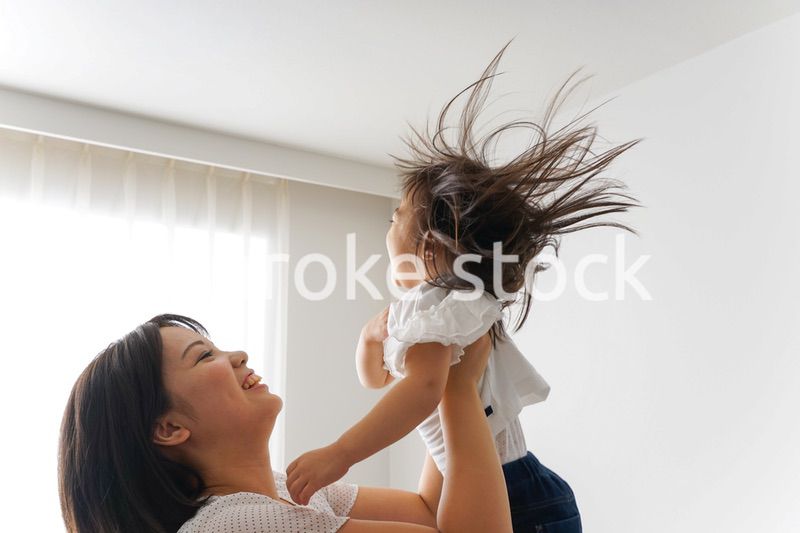 母親 抱っこ 子ども