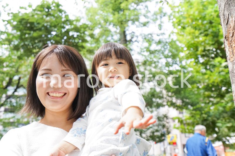母親 抱っこ 子ども