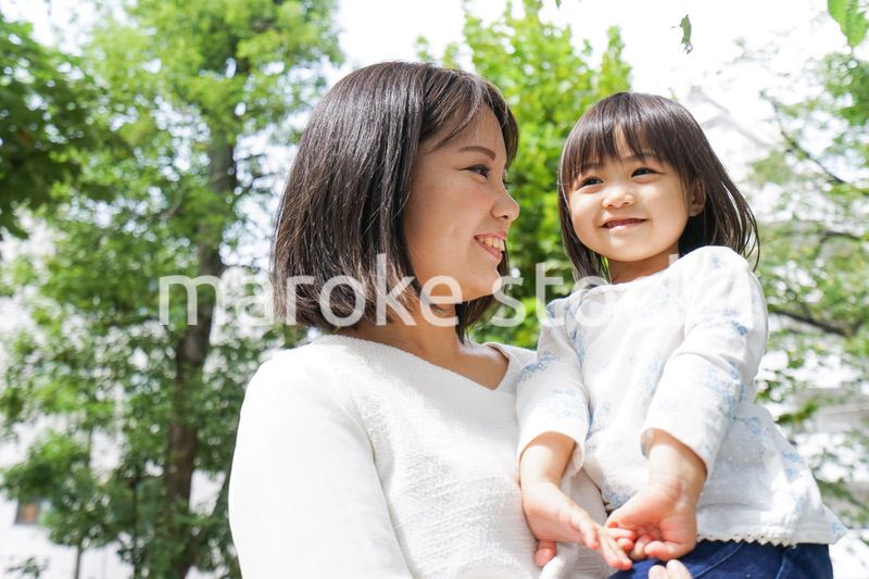 母親 抱っこ 子ども