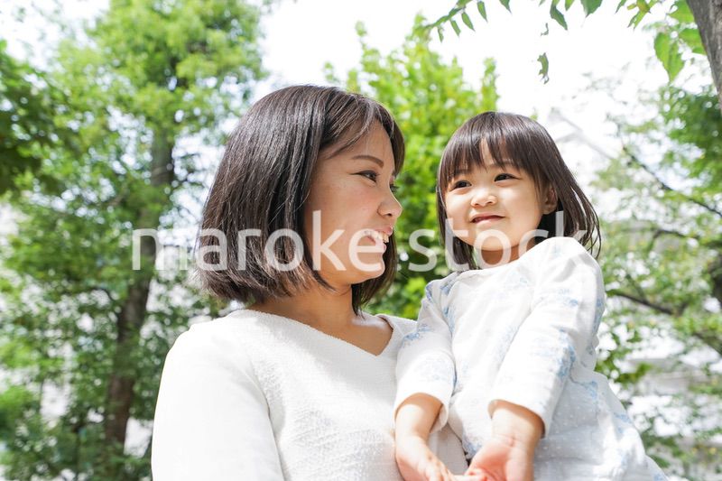 母親 抱っこ 子ども