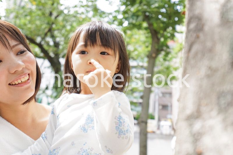 母親 抱っこ 子ども