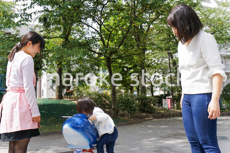 幼稚園に行く子供
