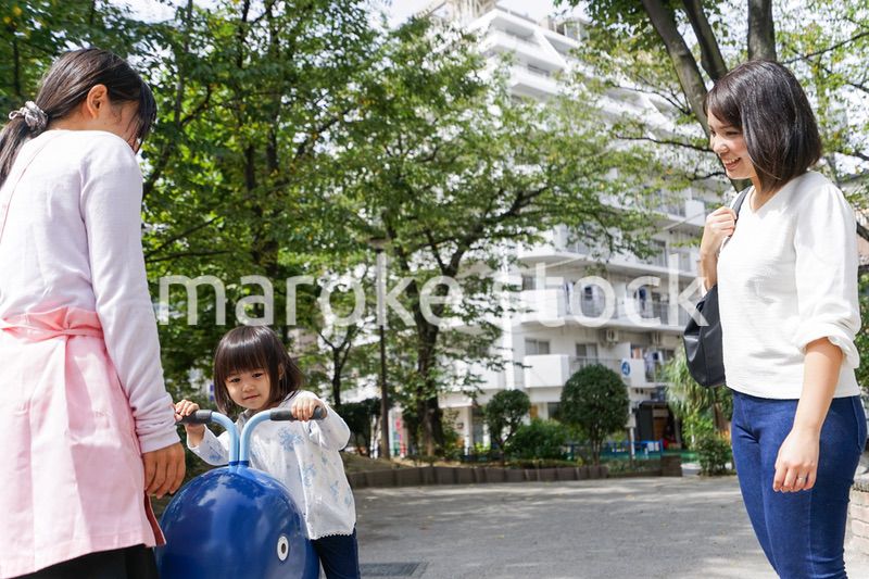 幼稚園に行く子供