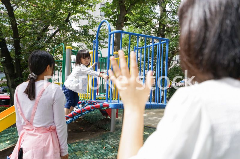 幼稚園に行く子供