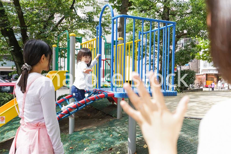 幼稚園に行く子供