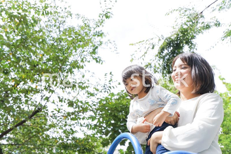 母親 抱っこ 子ども