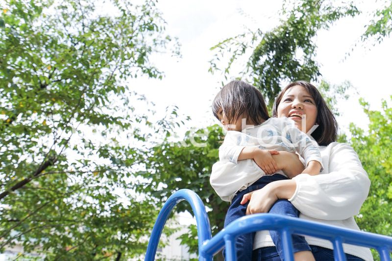 母親 抱っこ 子ども