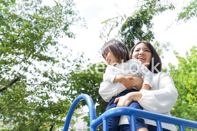 母親 抱っこ 子ども