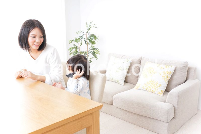 スマホを使う子ども