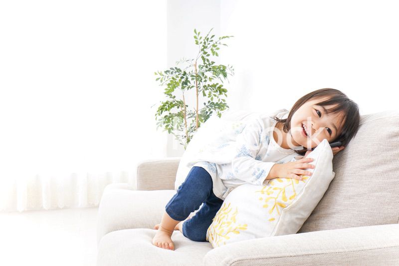 スマホを使う子ども