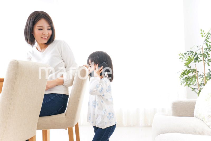 スマホを使う子ども