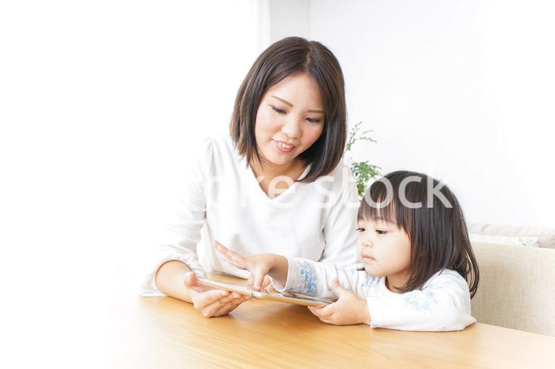 スマホを使う子ども