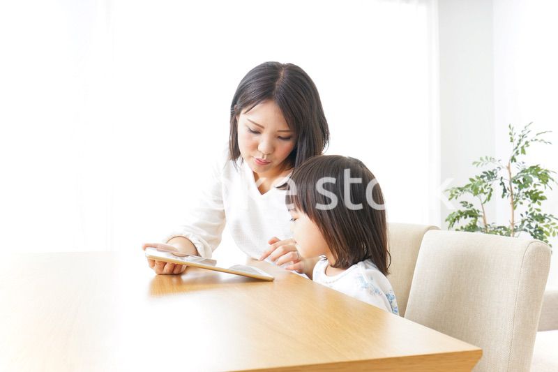 スマホを使う子ども