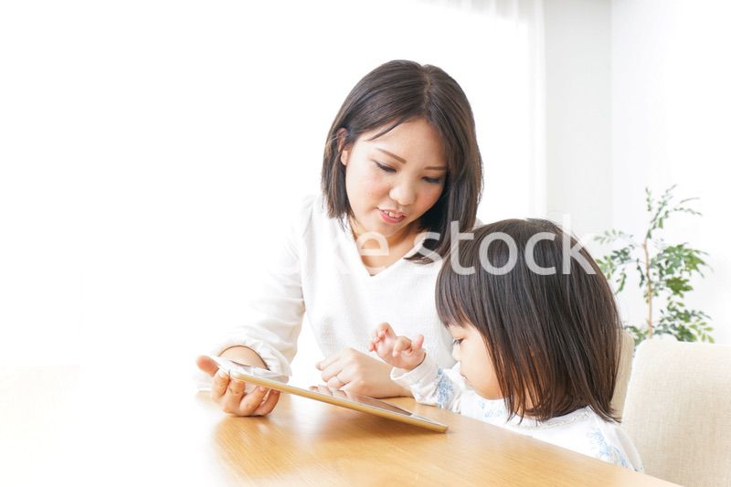 スマホを使う子ども