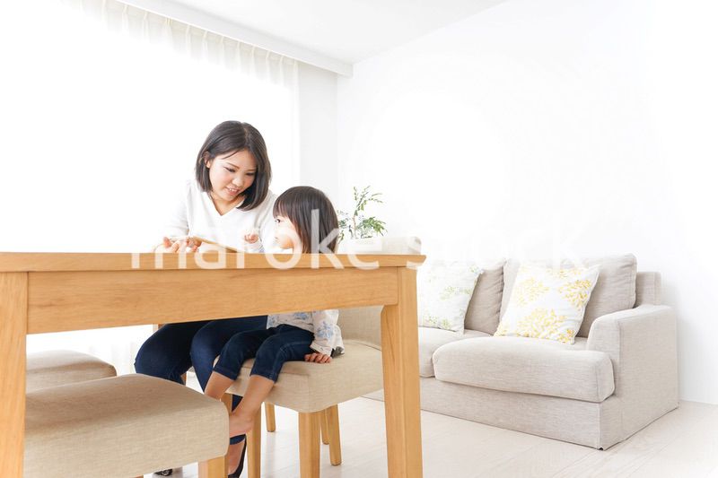 スマホを使う子ども