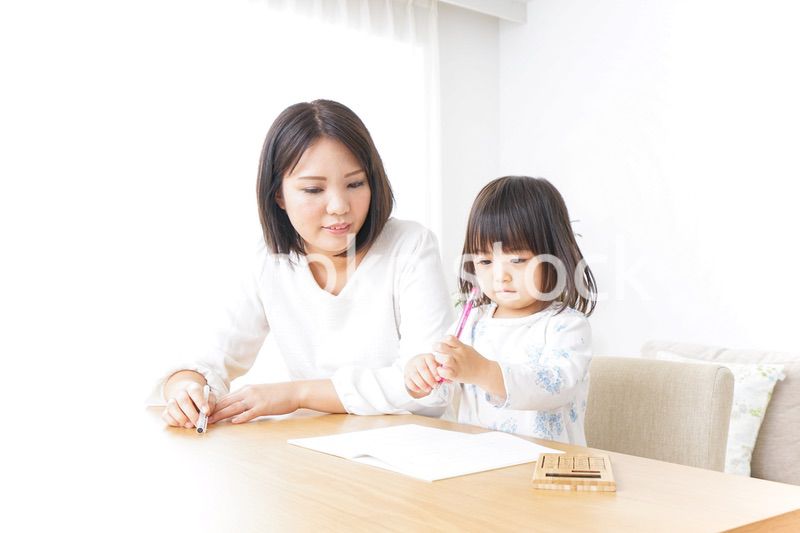 勉強をする子供