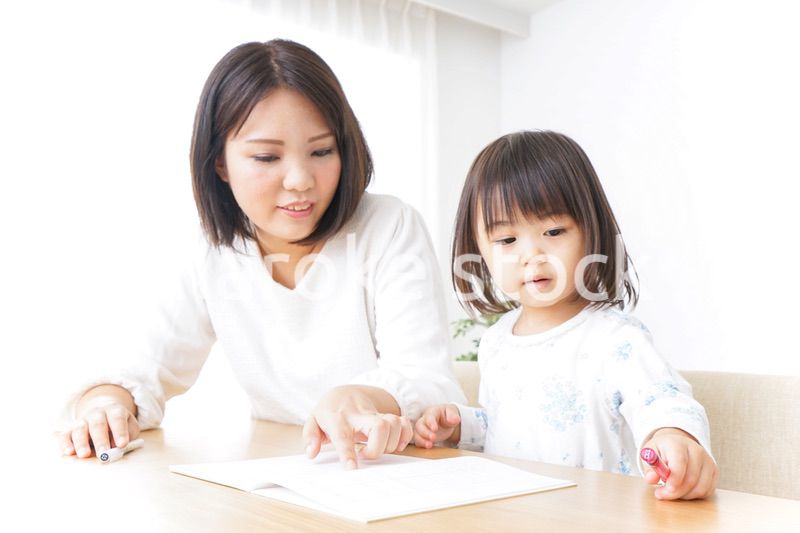 勉強をする子供